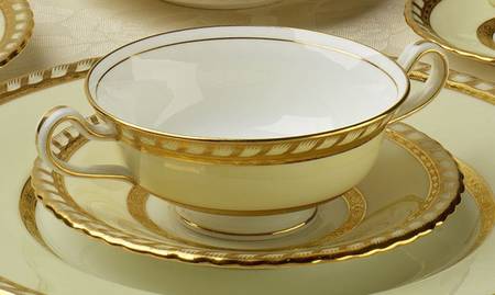 H4220 Footed Cream Soup Bowl & Saucer Set