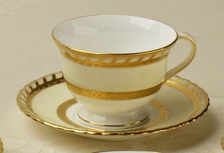 H4220 Footed Cup & Saucer Set