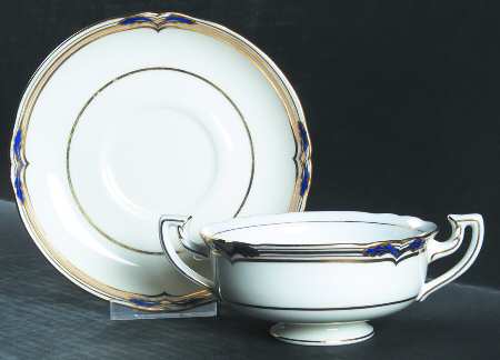 H4763 Footed Cream Soup Bowl & Saucer Set