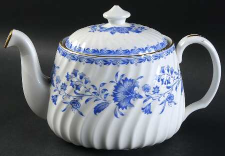Hardwicke Hall Teapot & Lid