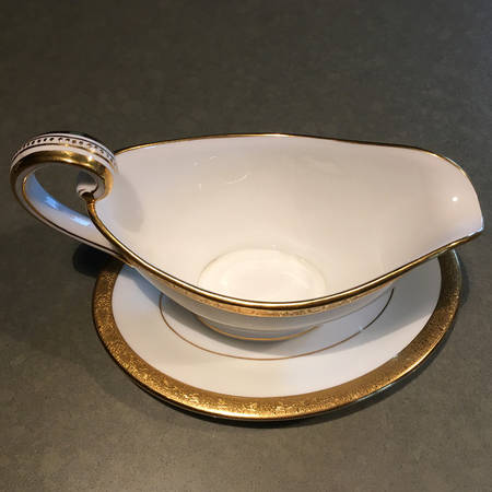 Ivory Gravy Boat & Underplate