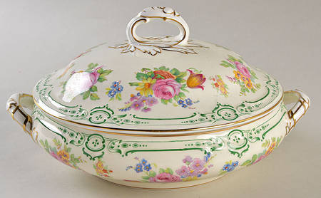 Lady Claire Round Covered Vegetable