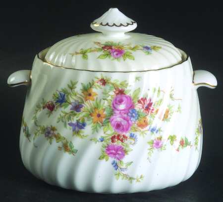 Lorraine (#S561, Cream Border) Sugar Bowl & Lid