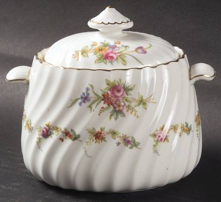 Lorraine (#S560, White Border) Sugar Bowl & Lid
