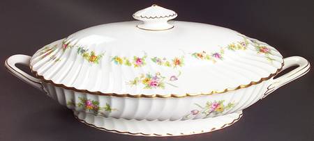 Lorraine (#S560, White Border) Oval Covered Vegetable