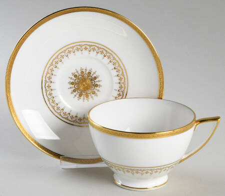 H5279 Footed Cup & Saucer Set