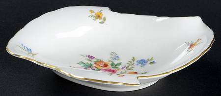 Marlow (Newer, Wreath Backstamp) Leaf Shaped Dish
