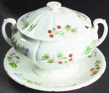 Meadow Scalloped Tureen & Lid w/Underplate