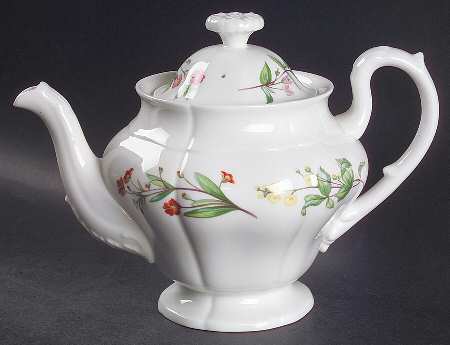 Meadow Scalloped Teapot & Lid