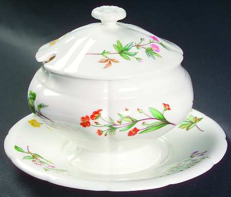 Meadow Scalloped Sauce Boat & Lid with Underplate