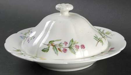 Meadow Scalloped Muffin Dish & Lid