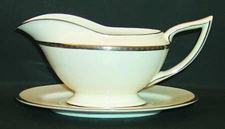 Platinum Heritage Gravy Boat & Underplate