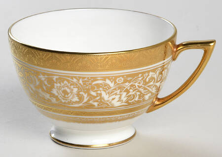 Porcelain Ball Ivory Footed Cup