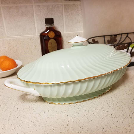 Shell Green and Gold Oval Covered Vegetable