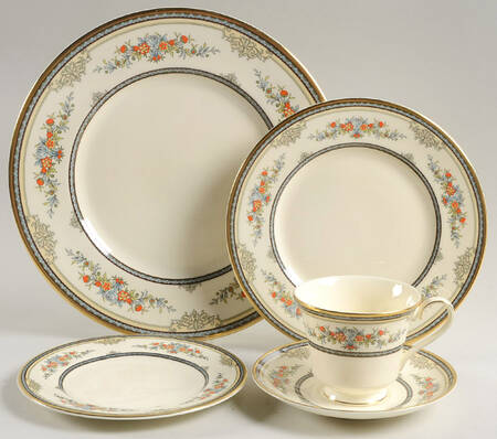 Stanwood (Gold Trim) 40 Piece Estate Set