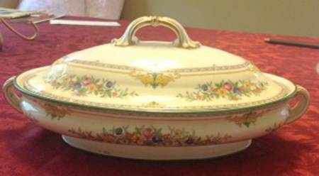 Stanwood Oval Covered Vegetable