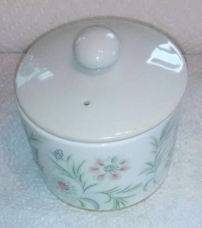 Vanessa Bon Bon & Lid