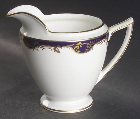 Versailles Creamer