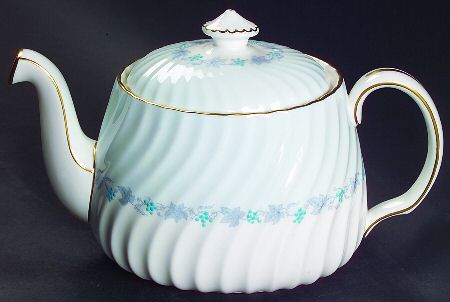 Vineyard Blue Teapot & Lid