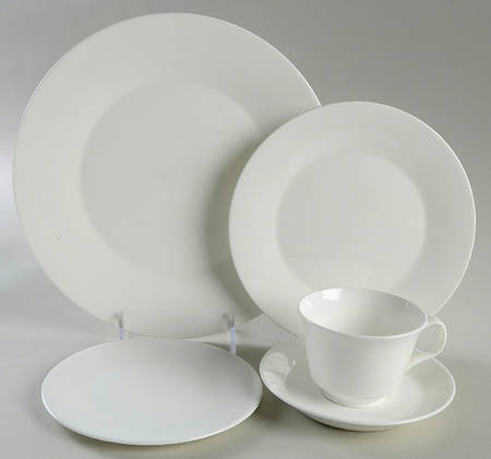 White Monarch 5 Piece Place Setting