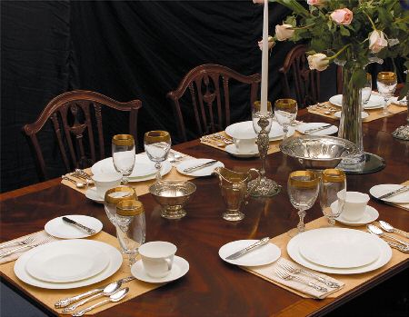 White Monarch 40 Piece Estate Set