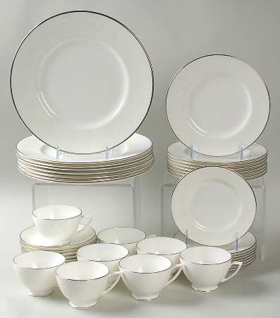 White Paisley 40 Piece Estate Set