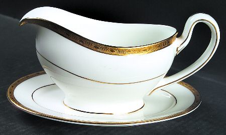Winchester Gravy Boat with Attached Underplate