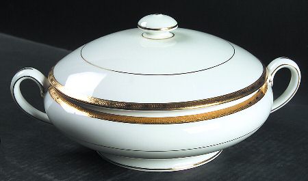 Winchester Round Covered Vegetable