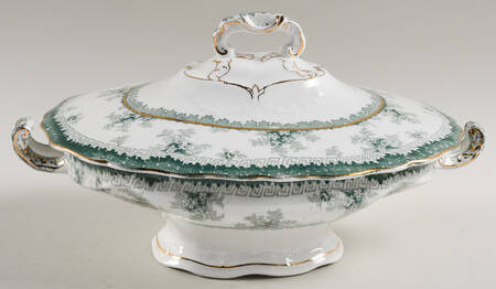 Hamilton Green Oval Covered Vegetable