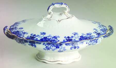 Linda Oval Covered Vegetable