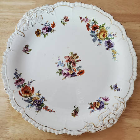 MAD12 Handled Cake Plate