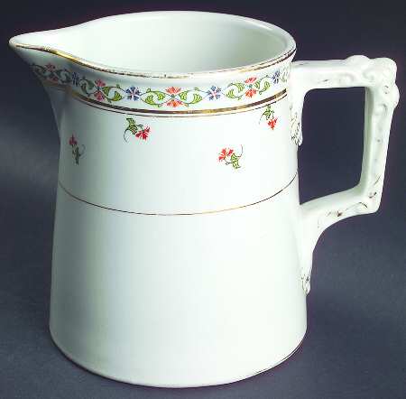 MAD6 32 Oz Pitcher