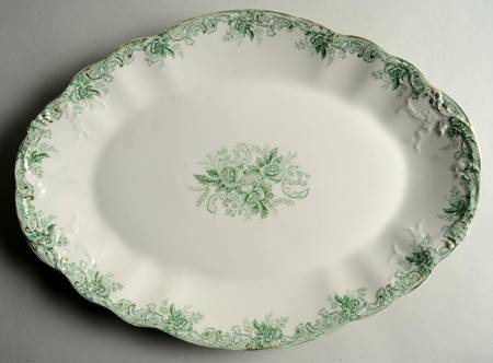 Majestic Green (Scalloped, Gold Accent) 16" Oval Serving Platter