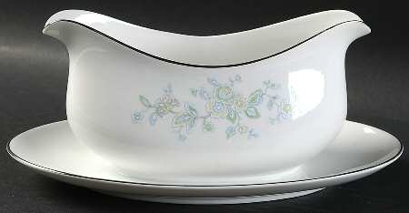 Della Gravy Boat with Attached Underplate