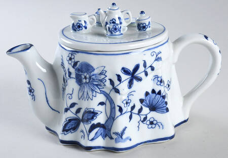 Blue Onion Mini Figural Teapot & Lid