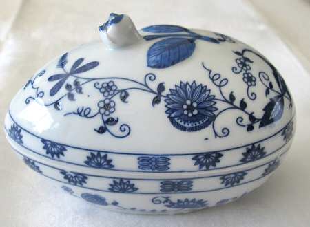 Blue Onion Large Egg Box & Lid