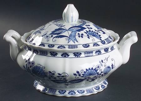 Blue Onion Round Covered Vegetable