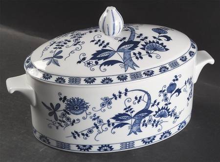 Blue Onion 2.5 Quart Oval Covered Casserole
