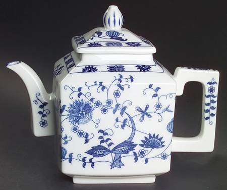 Blue Onion Teapot & Lid