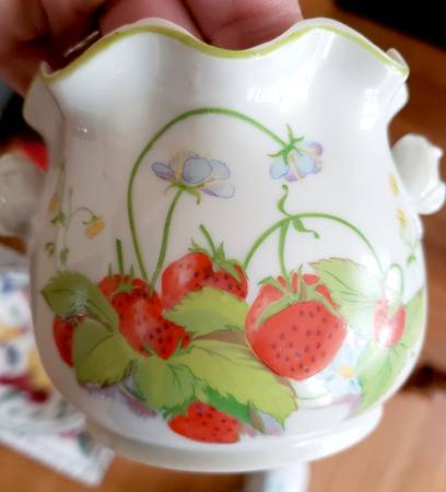 Strawberry Hill Cachepot