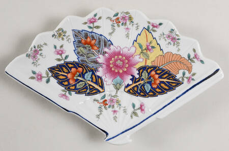 Tobacco Leaf Plate Wall