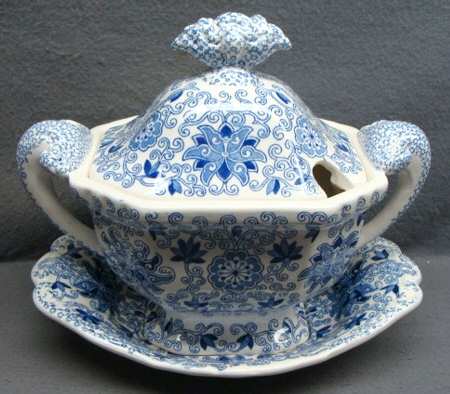 Bow Bells Blue Sauce Boat & Lid with Underplate