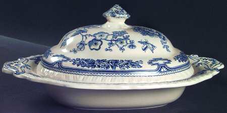 Manchu Blue Oval Covered Vegetable