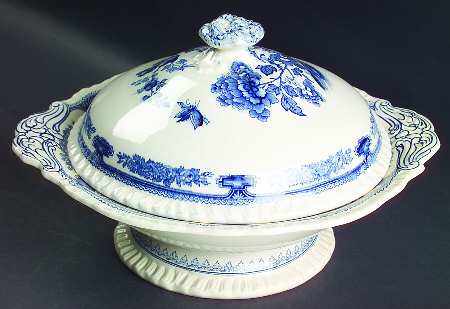 Manchu Blue Round Covered Vegetable