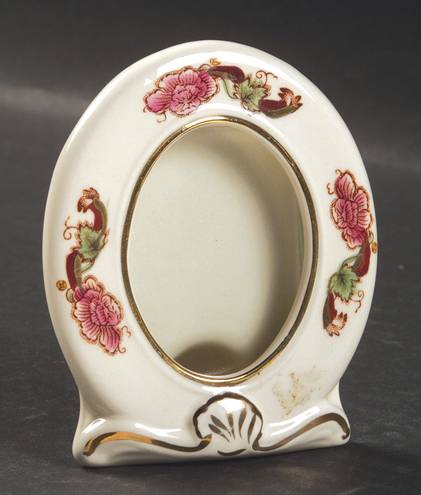 Mandalay Red Frame-Oval/Holds 1 3/4"X2 3/4"