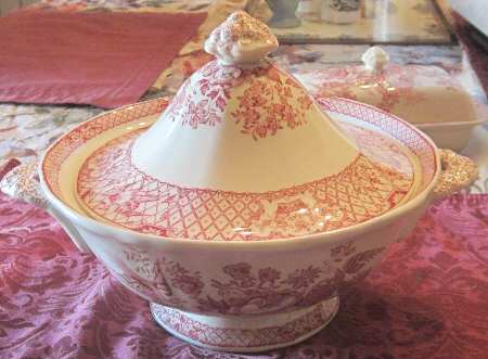 Stratford Round Covered Vegetable