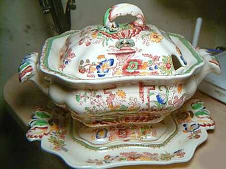 Strathmore Pink Multicolor Sauce Boat & Lid with Underplate
