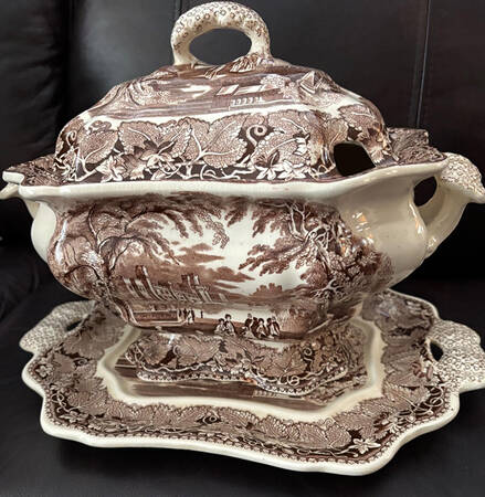 Vista Brown (No Trim) Large Bedford Tureen & Underplate