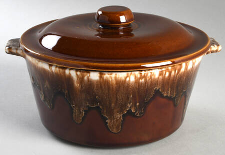 Brown Drip 2.5 Qt Round Covered Casserole