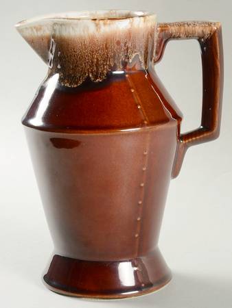Brown Drip 32 Oz Jug